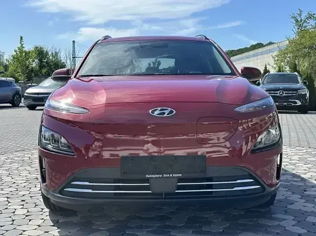 Gebraucht Hyundai Kona Trend 150 kW (204 PS) 2022 Sunset red / mic SUV