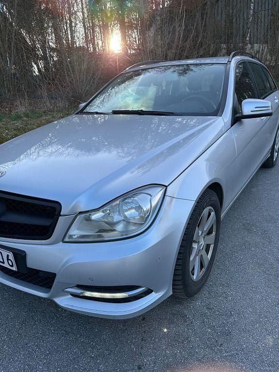 Gebraucht Mercedes 220 177 PS (130 kW) 2012 Grau Limousine