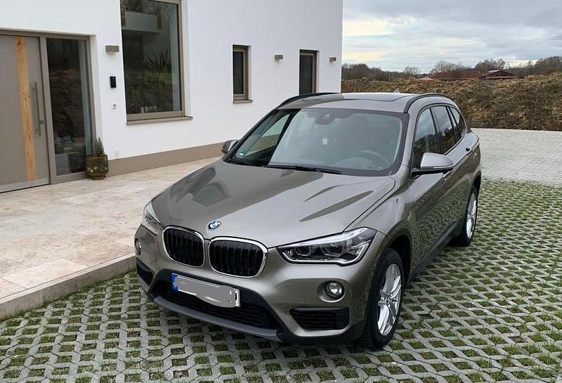 Silber Gebraucht 2016 BMW X1 Advantage SUV | 18.599 € (Fairer Preis) - Bild 1/4