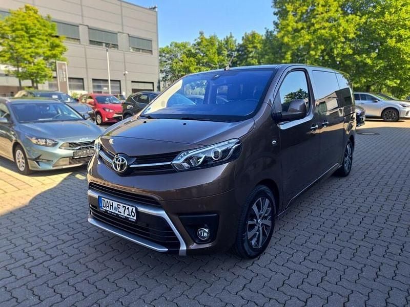 Barrique braun Gebraucht 2023 Toyota Proace Verso Kombi | 39.990 € (Guter Preis) - Bild 1/4