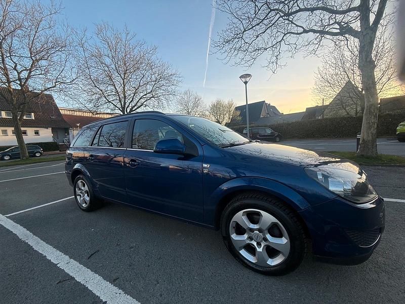 Gebraucht Opel Astra 110 PS (80 kW) 2010 Blau Kombi