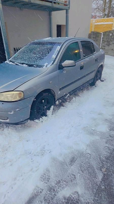 Gebraucht Opel Astra 101 PS (74 kW) 2001 Silber Limousine