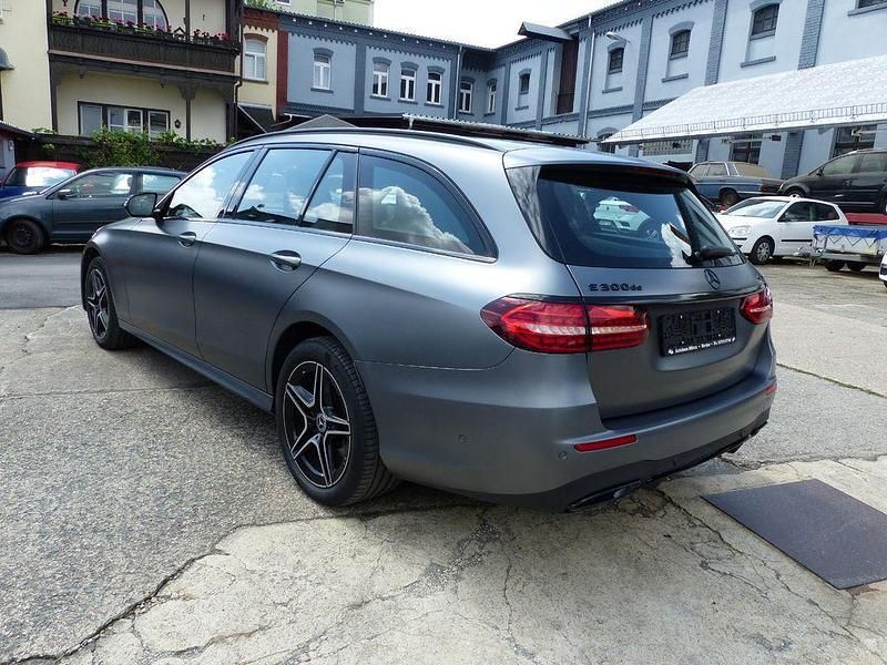 Gebraucht Mercedes E300 AMG 194 PS (142 kW) 2021 Grau Kombi