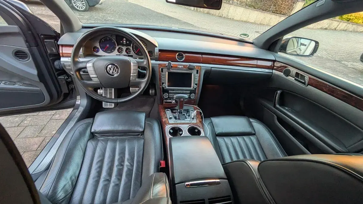 Gebraucht VW Phaeton 239 PS (175 kW) 2011 Braun Limousine