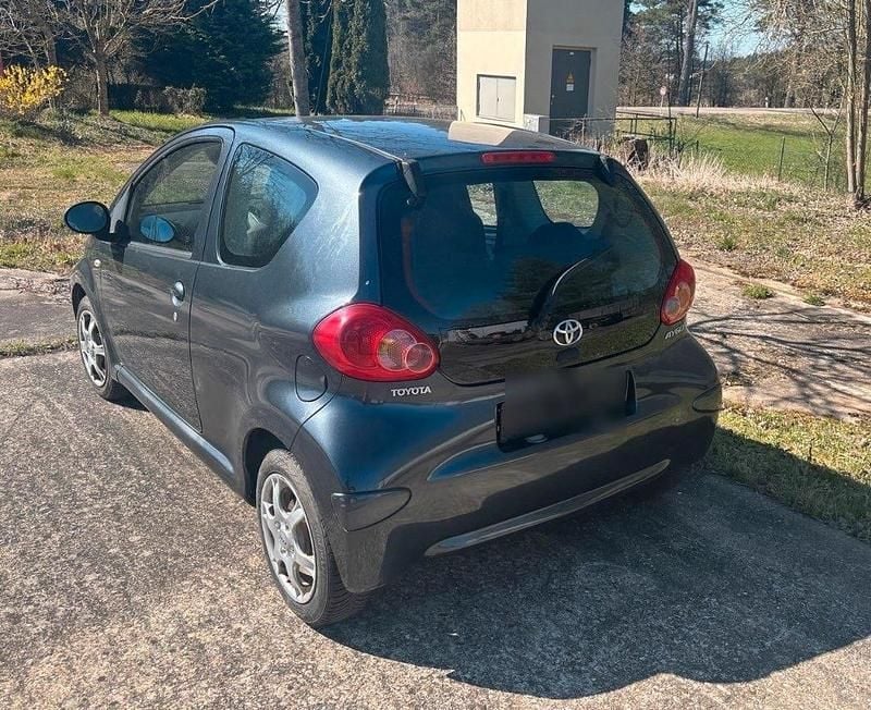 Grau Gebraucht 2009 Toyota Aygo Cool Kleinwagen | 1.200 € (Guter Preis) - Bild 1/4