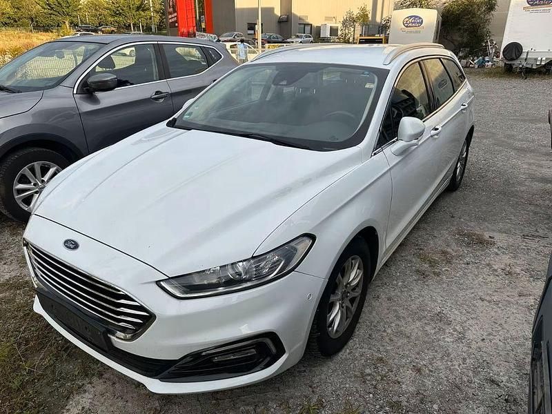 Weiß Gebraucht 2019 Ford Mondeo Titanium Limousine | 5.600 € (Fairer Preis) - Bild 1/4