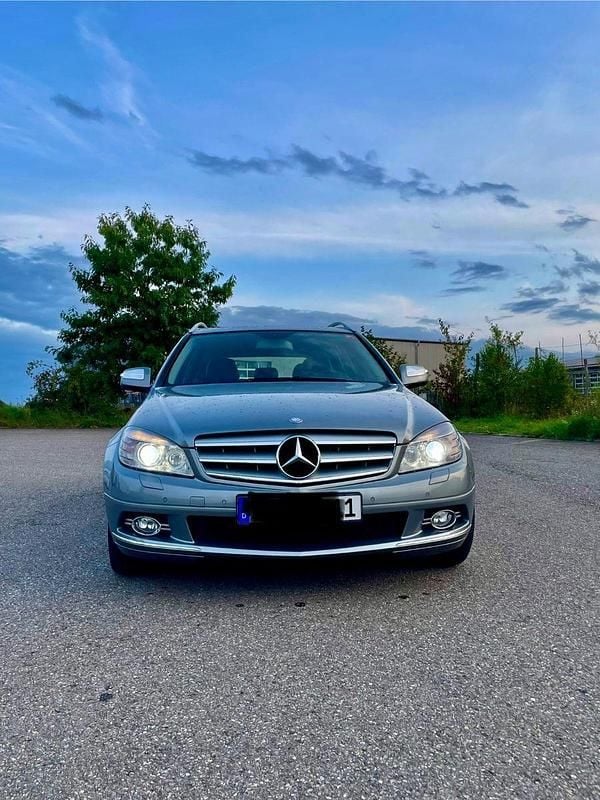 Grau Gebraucht 2008 Mercedes C200 Avantgarde Kombi | 9.999 € (Teuer) - Bild 1/4