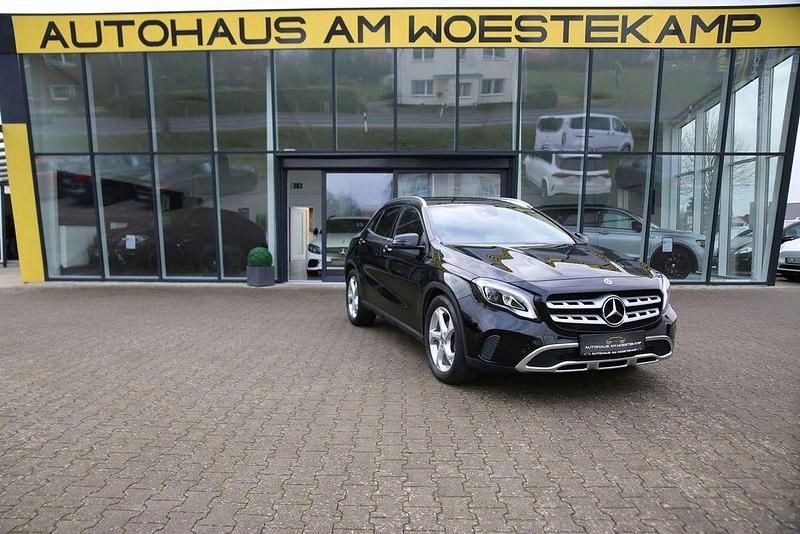Kosmosschwarz Gebraucht 2019 Mercedes GLA200 Urban SUV | 19.990 € (Fairer Preis) - Bild 1/4