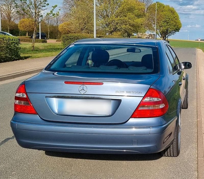 Gebraucht Mercedes E200 Elegance 163 PS (119 kW) 2005 Blau Limousine