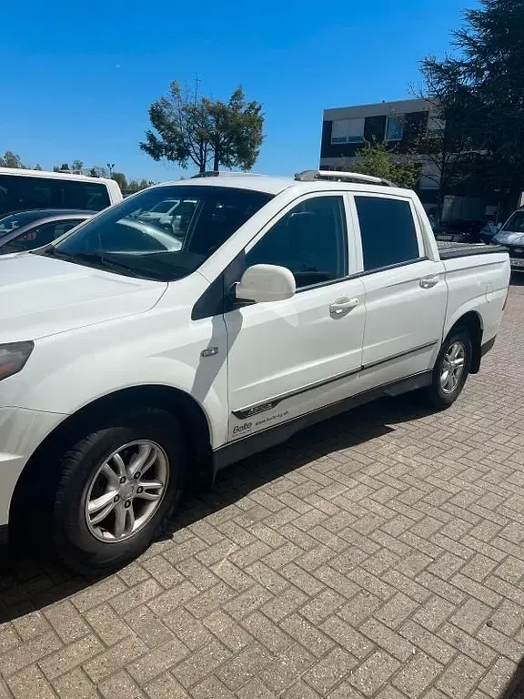 Gebraucht SsangYong Actyon 155 PS (114 kW) 2013 Weiß Pickup