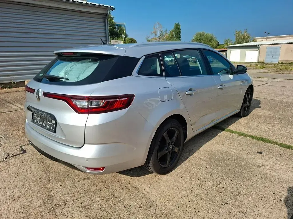Gebraucht Renault Mégane IV Intens 131 PS (96 kW) 2018 Grau Limousine