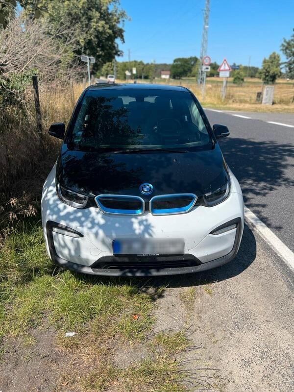 Weiß Gebraucht 2021 BMW i3 Kleinwagen | 16.000 € (Superpreis) - Bild 1/4