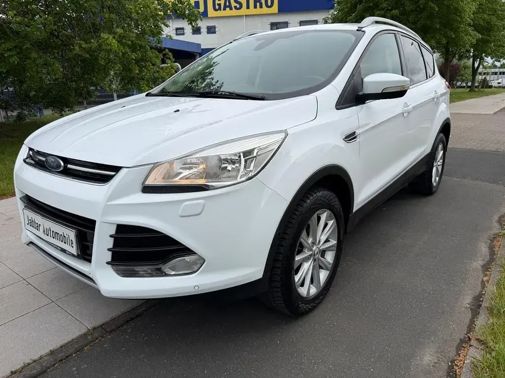 Gebraucht Ford Kuga Titanium 150 PS (110 kW) 2015 Weiß SUV