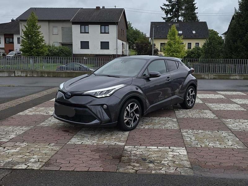 Grau Gebraucht 2023 Toyota C-HR Team SUV | 27.000 € (Superpreis) - Bild 1/4