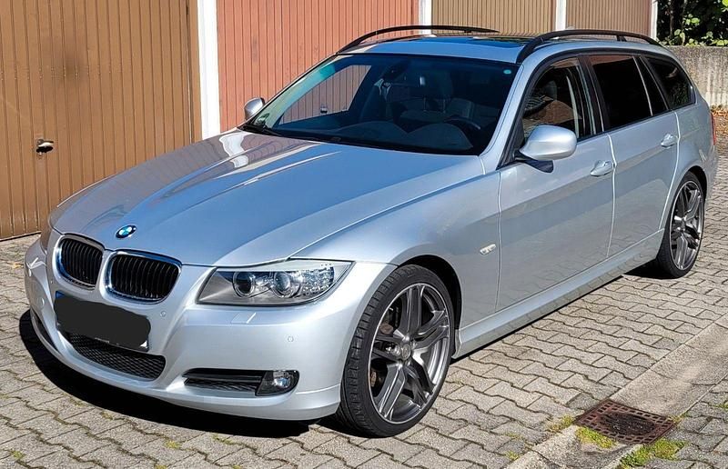 Silber Gebraucht 2009 BMW 320 Kombi | 3.450 € (Superpreis) - Bild 1/4