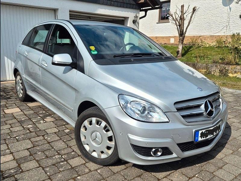 Gebraucht Mercedes B200 136 PS (100 kW) 2009 Silber Van / Kleinbus