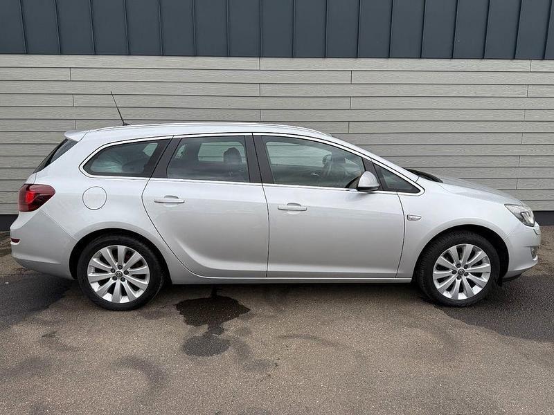 Gebraucht Opel Astra Innovation 140 PS (102 kW) 2012 Silber Kombi