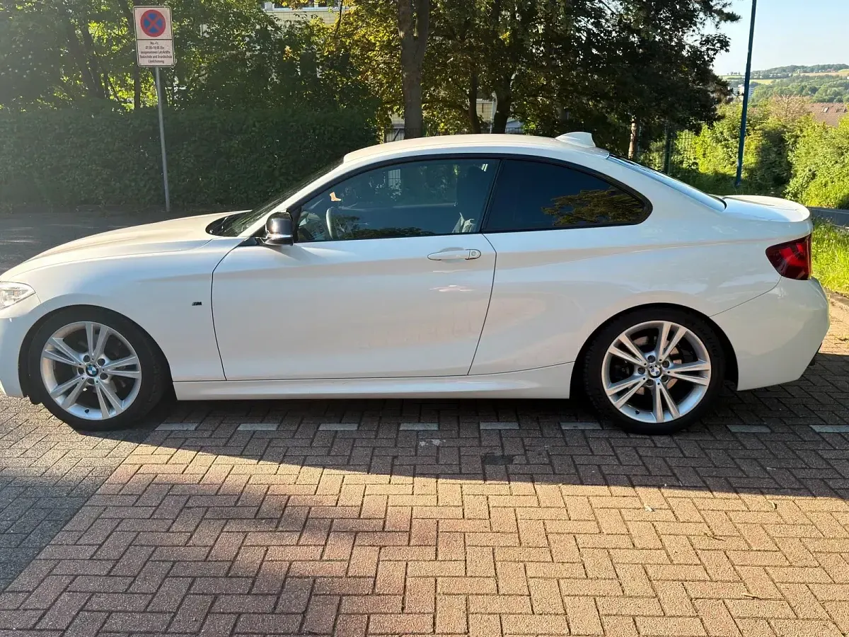 Gebraucht BMW 220 Sport Line 200 PS (147 kW) 2014 Weiß Coupé