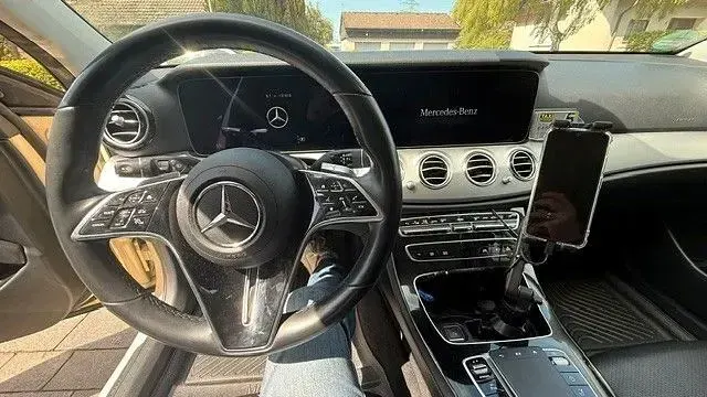 Gebraucht Mercedes E220 200 PS (147 kW) 2022 Beige Limousine