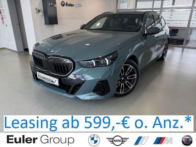 Gruen Gebraucht 2024 BMW 520 Performance Kombi | 50.690 € (Superpreis) - Bild 1/4