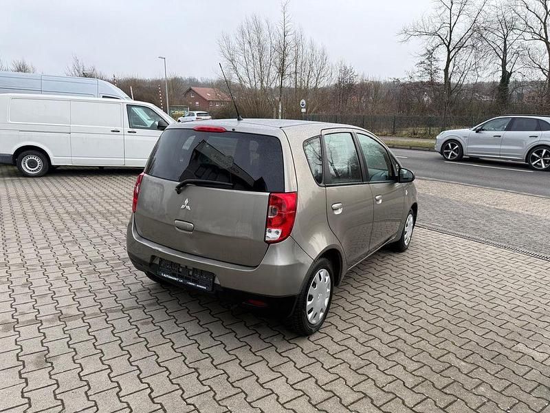 Gebraucht Mitsubishi Colt Invite 95 PS (69 kW) 2009 Grau Kleinwagen