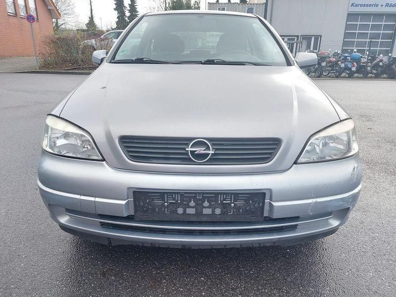 Grau Gebraucht 2002 Opel Astra Selection Limousine | 850 € (Superpreis) - Bild 1/4