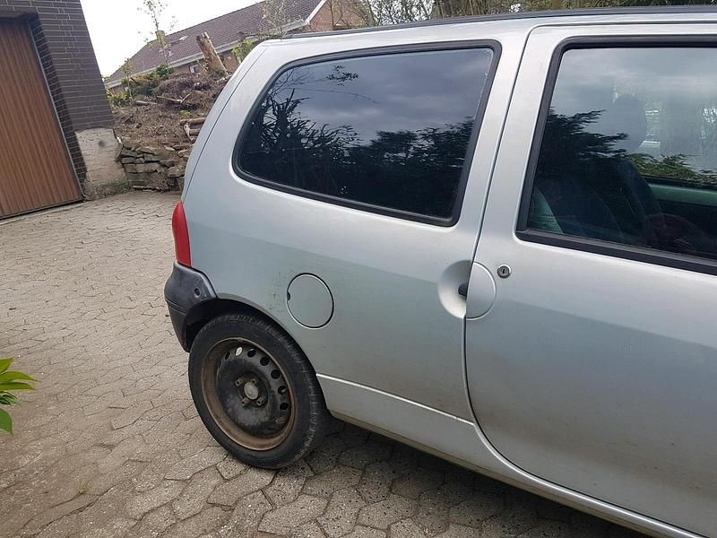 Second-hand Renault Twingo 58 CP (42 kW) 2003 Gri Hatchback