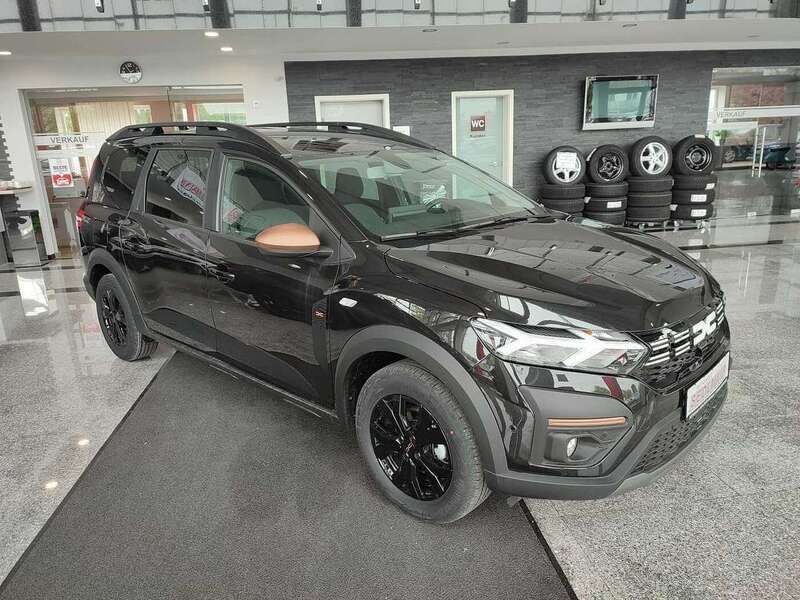 Pearl black Neu 2024 Dacia Jogger Extreme Van / Kleinbus | 21.680 € (Fairer Preis) - Bild 1/4