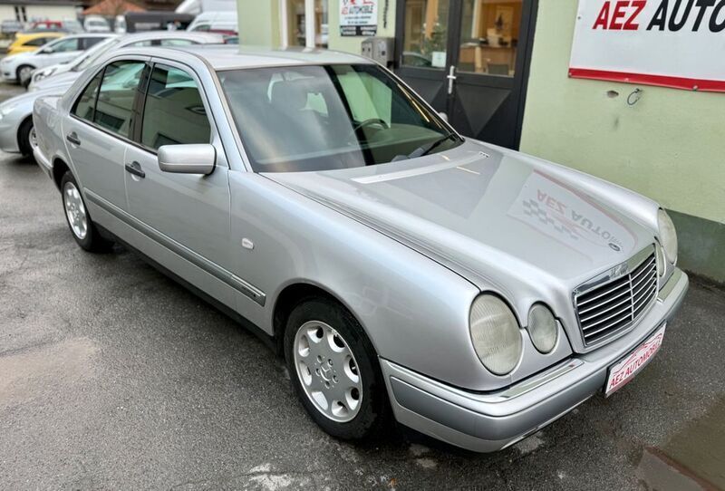Gebraucht Mercedes E230 150 PS (110 kW) 1996 Silber Limousine