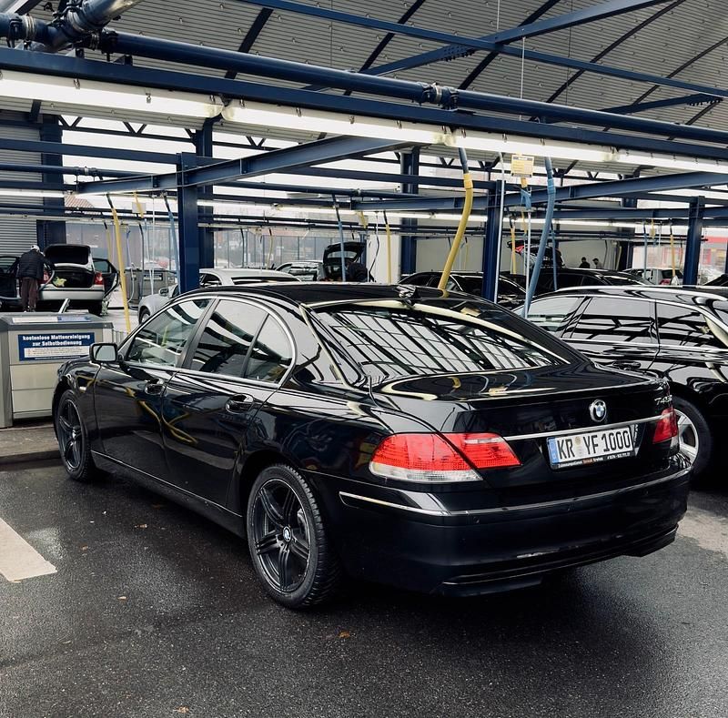 Schwarz Gebraucht 2006 BMW 745 Limousine | 7.500 € (Etwas zu teuer) - Bild 1/4