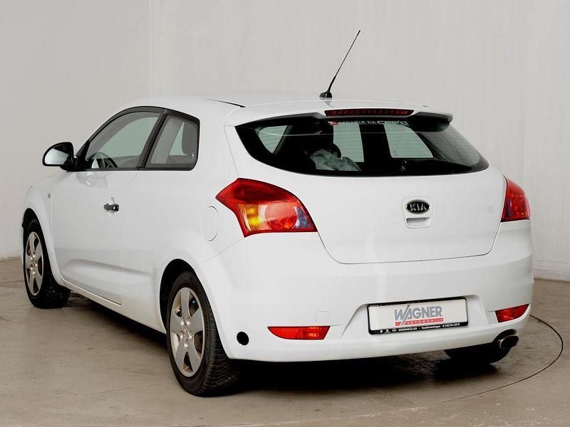 Gebraucht Kia ProCeed 126 PS (92 kW) 2008 Weiß Limousine