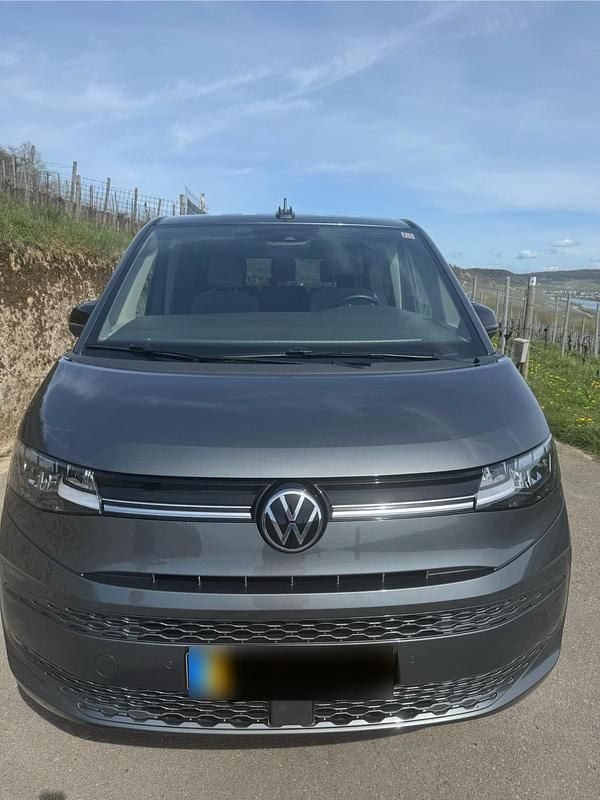 Gebraucht VW Multivan Life 150 PS (110 kW) 2024 Grau Van
