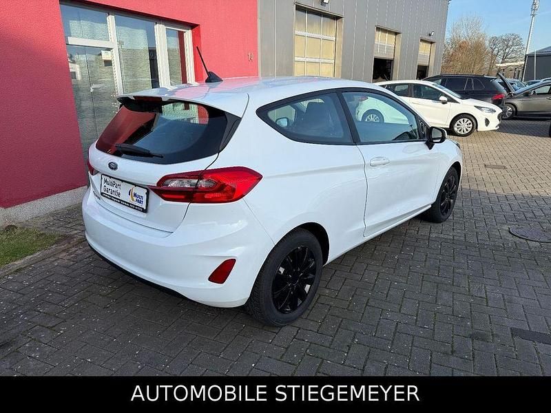 Gebraucht Ford Fiesta Cool & Connect 75 PS (55 kW) 2022 Weiß Kleinwagen