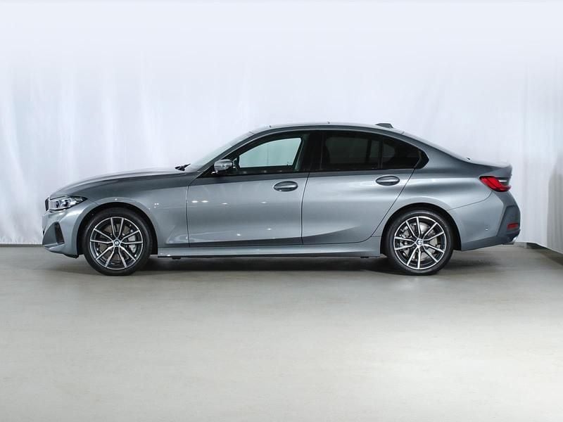 Gebraucht BMW 330 Shadowline 245 PS (180 kW) 2024 Skyscraper grau metallic Limousine