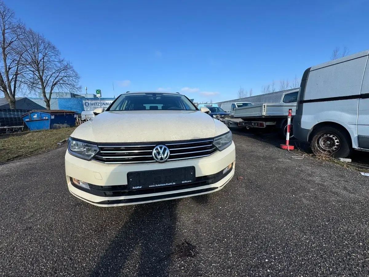 Gebraucht VW Passat Trendline 150 PS (110 kW) 2016 Beige Kombi