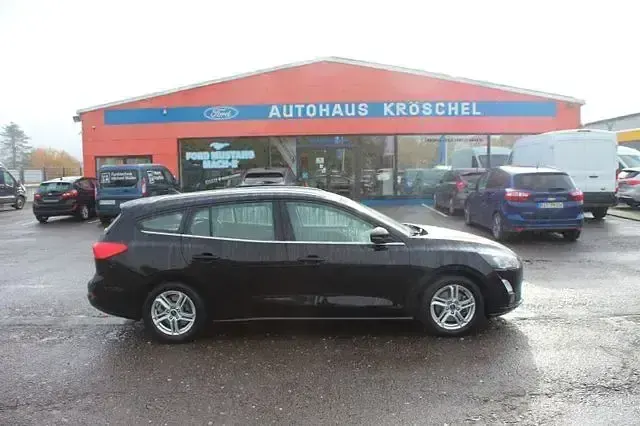 Gebraucht Ford Focus 120 PS (88 kW) 2020 Schwarz Limousine