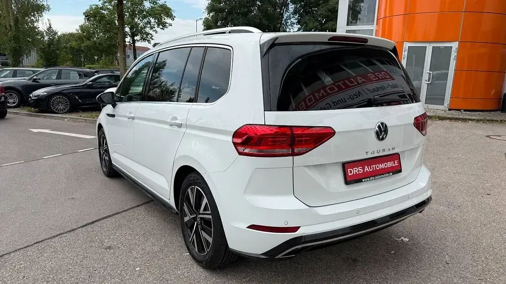 Gebraucht VW Touran Highline 150 PS (110 kW) 2022 Pure white Van / Kleinbus