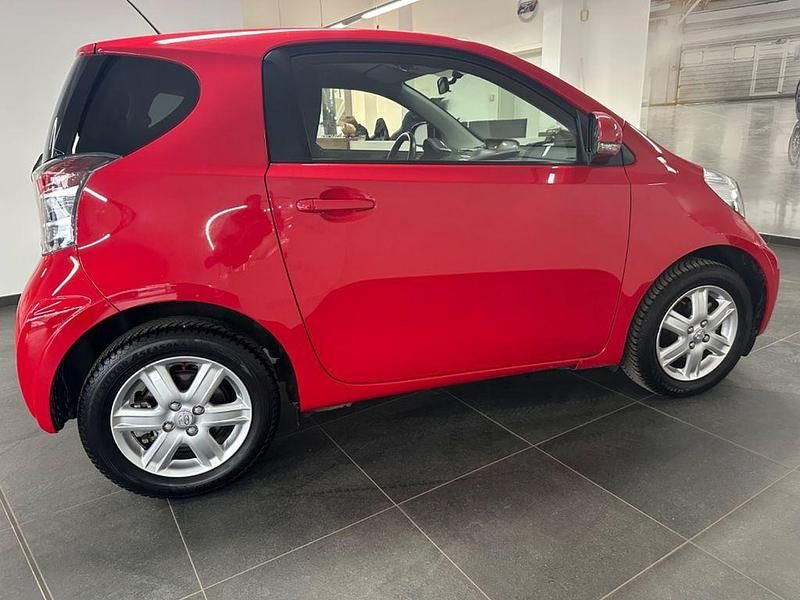 Gebraucht Toyota iQ 68 PS (50 kW) 2009 Rot Kleinwagen