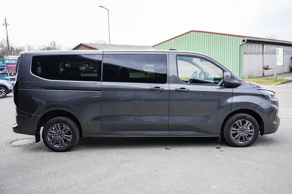 Neu Ford Tourneo 170 PS (125 kW) 2026 Magnetic grey metallic () Van / Kleinbus