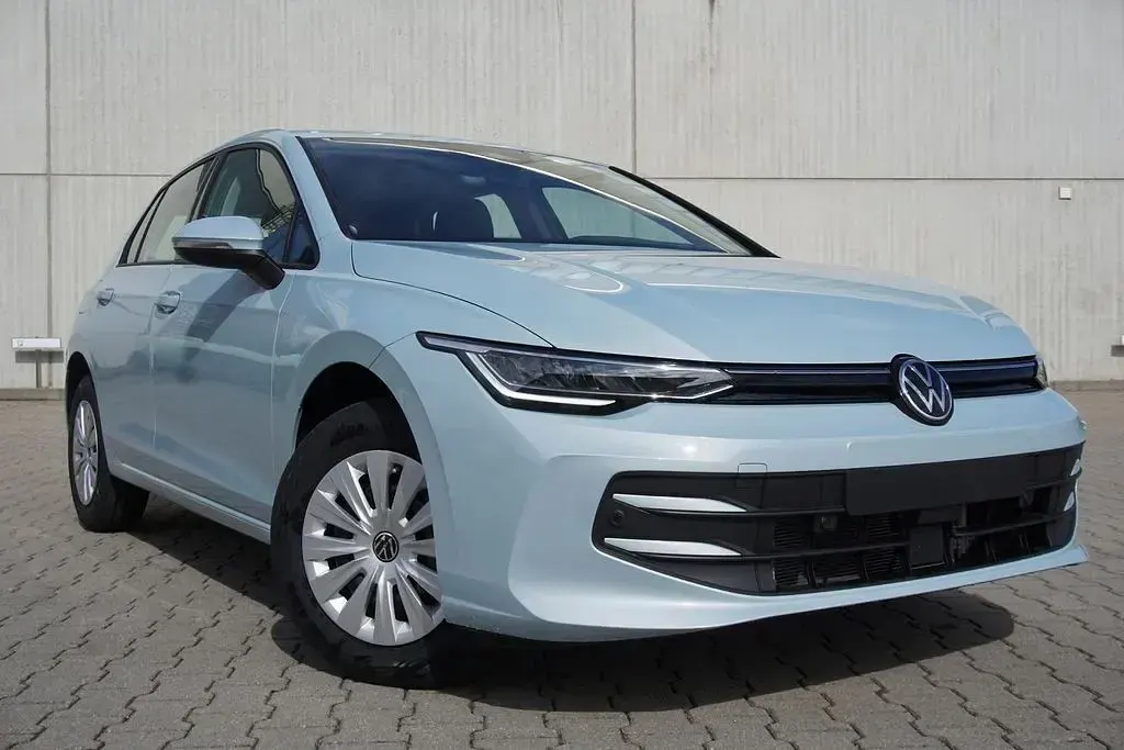 Neu VW Golf VIII 116 PS (85 kW) 2026 Crystal ice blue metallic Limousine