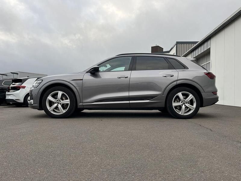 Gebraucht Audi e-tron Advanced Plus 300 kW (408 PS) 2022 Taifungrau SUV