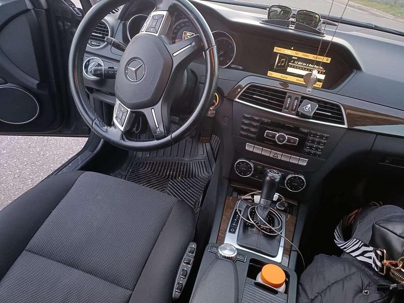 Gebraucht Mercedes 220 170 PS (125 kW) 2012 Schwarz Kombi