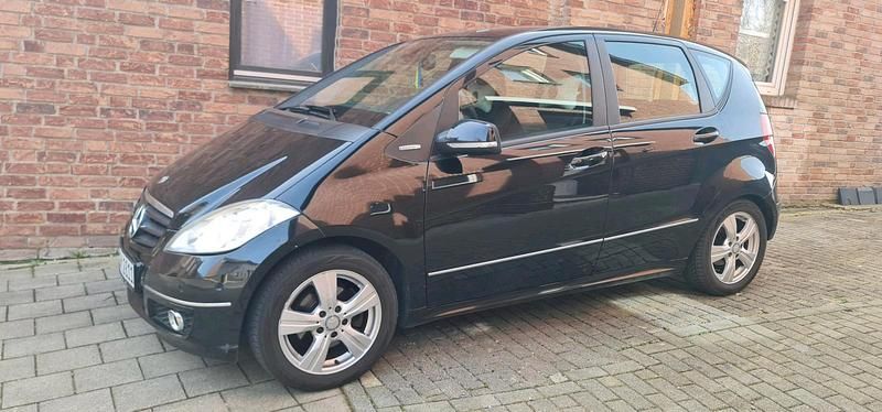 Gebraucht Mercedes 180 116 PS (85 kW) 2012 Schwarz Limousine