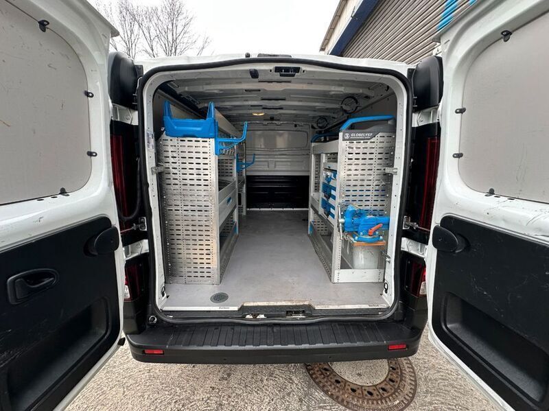 Weiß Gebraucht 2018 Opel Vivaro Van | 14.500 € (Fairer Preis) - Bild 1/4