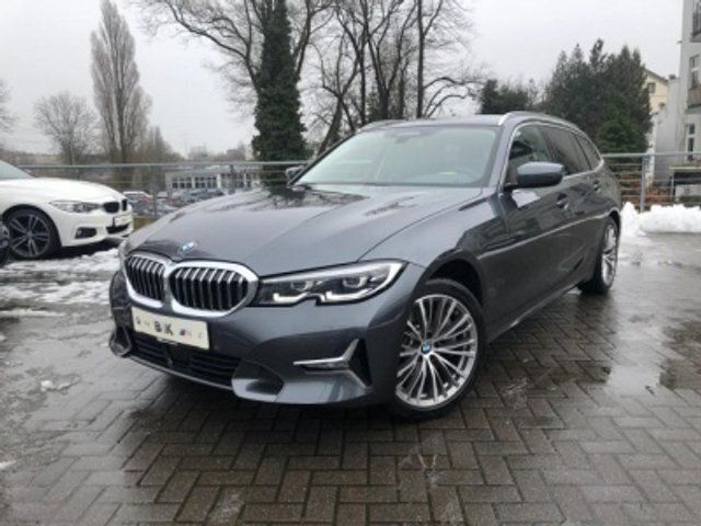 Grau metallic Gebraucht 2020 BMW 330 Luxury Line Kombi | 43.251 € - Bild 1/4