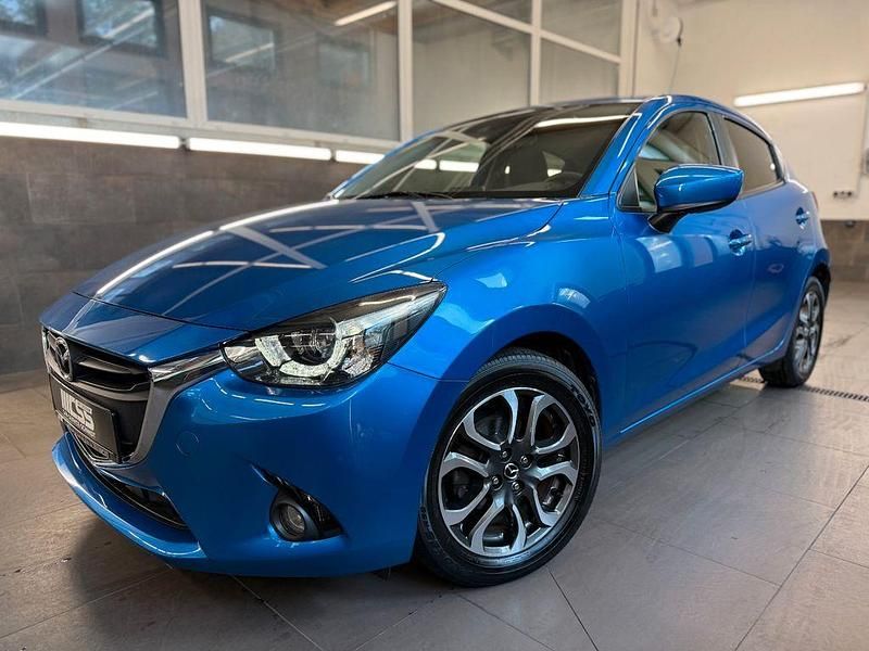 Blau Gebraucht 2016 Mazda 2 Nakama Kleinwagen | 10.988 € (Fairer Preis) - Bild 1/4