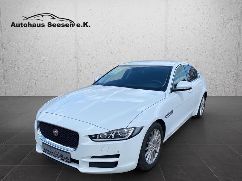 Gebraucht Jaguar XE Prestige 163 PS (119 kW) 2016 Weiß Limousine