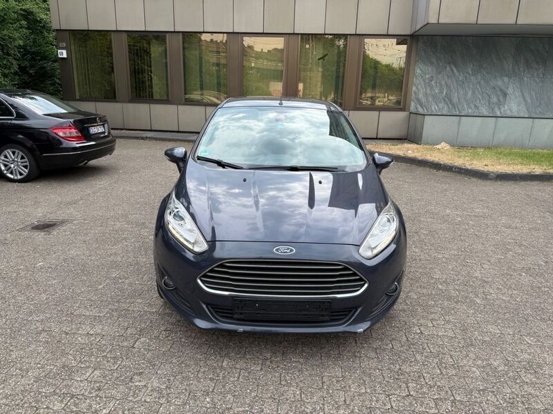 Gebraucht Ford Fiesta Titanium 75 PS (55 kW) 2013 Grau Kleinwagen