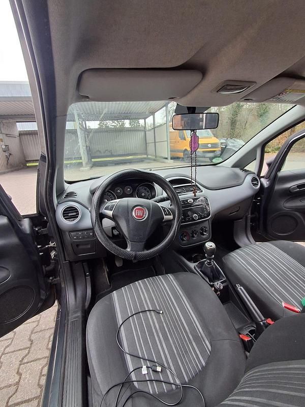 Gebraucht Fiat Punto 77 PS (56 kW) 2011 Grau Kleinwagen