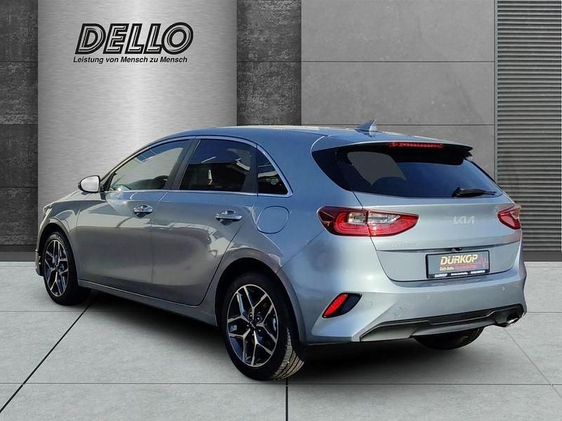 Neu Kia Ceed Style 140 PS (102 kW) 2025 (css) lunarsilber met. Kleinwagen